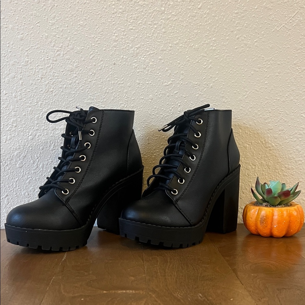 Divided Black Chunky Heel Lace-Up Boots - Picture 2 of 6